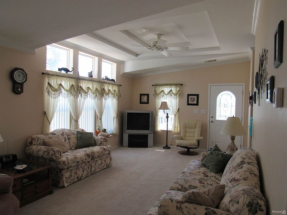 2nd image of 943 Roseau Ave W