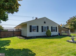 32 Old Brook Rd, Levittown, PA 19057