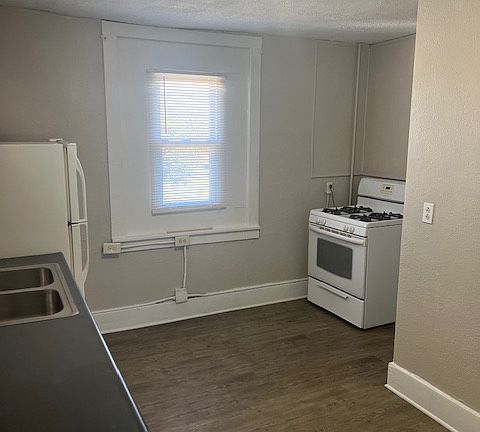 3rd image of 1168 S East Ave #6