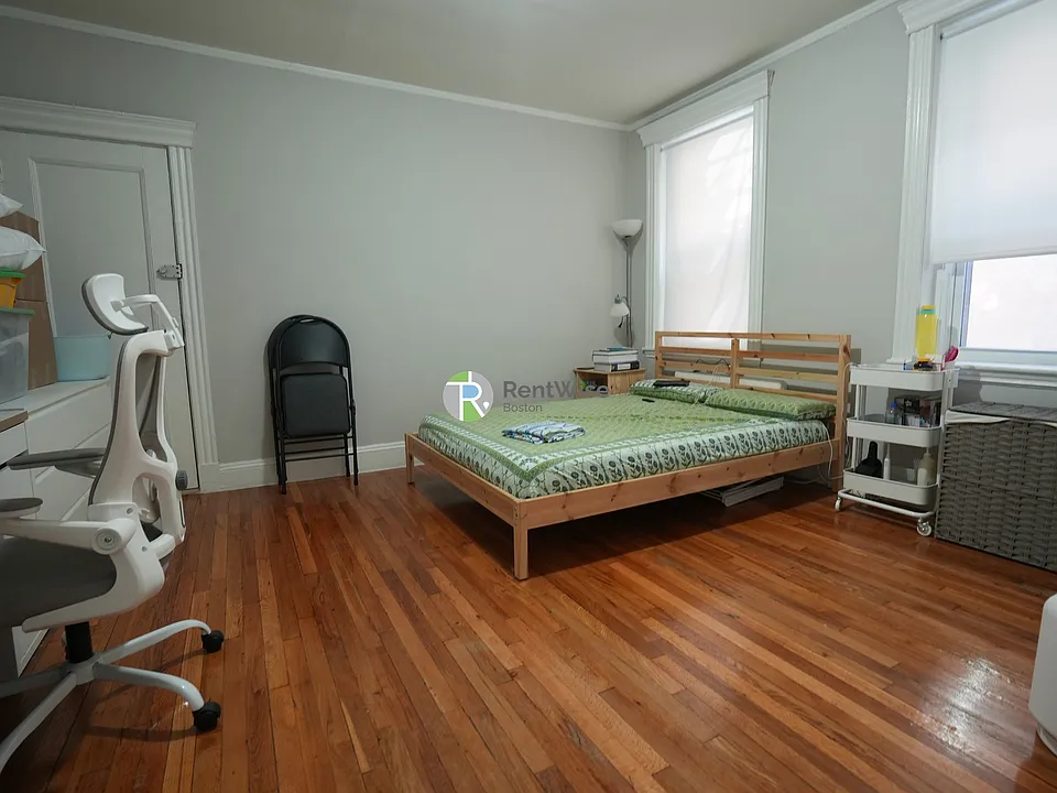 368 Riverway #5