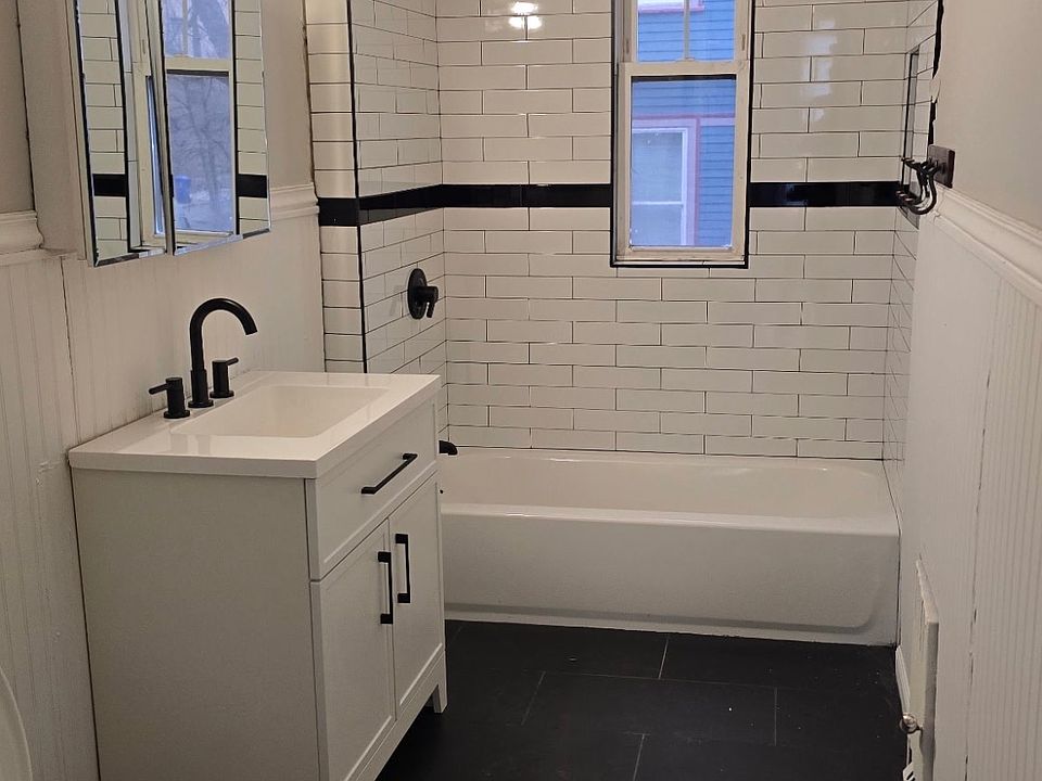 1st image of 72 Georgia St Floor 2