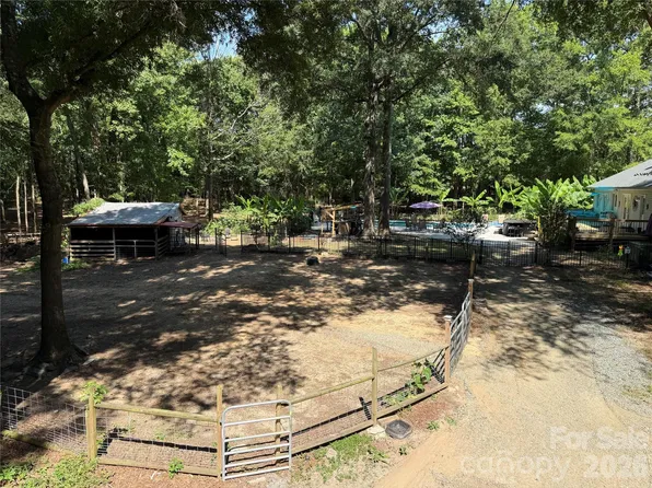 205 Dornoch Dr, Matthews, NC 28104