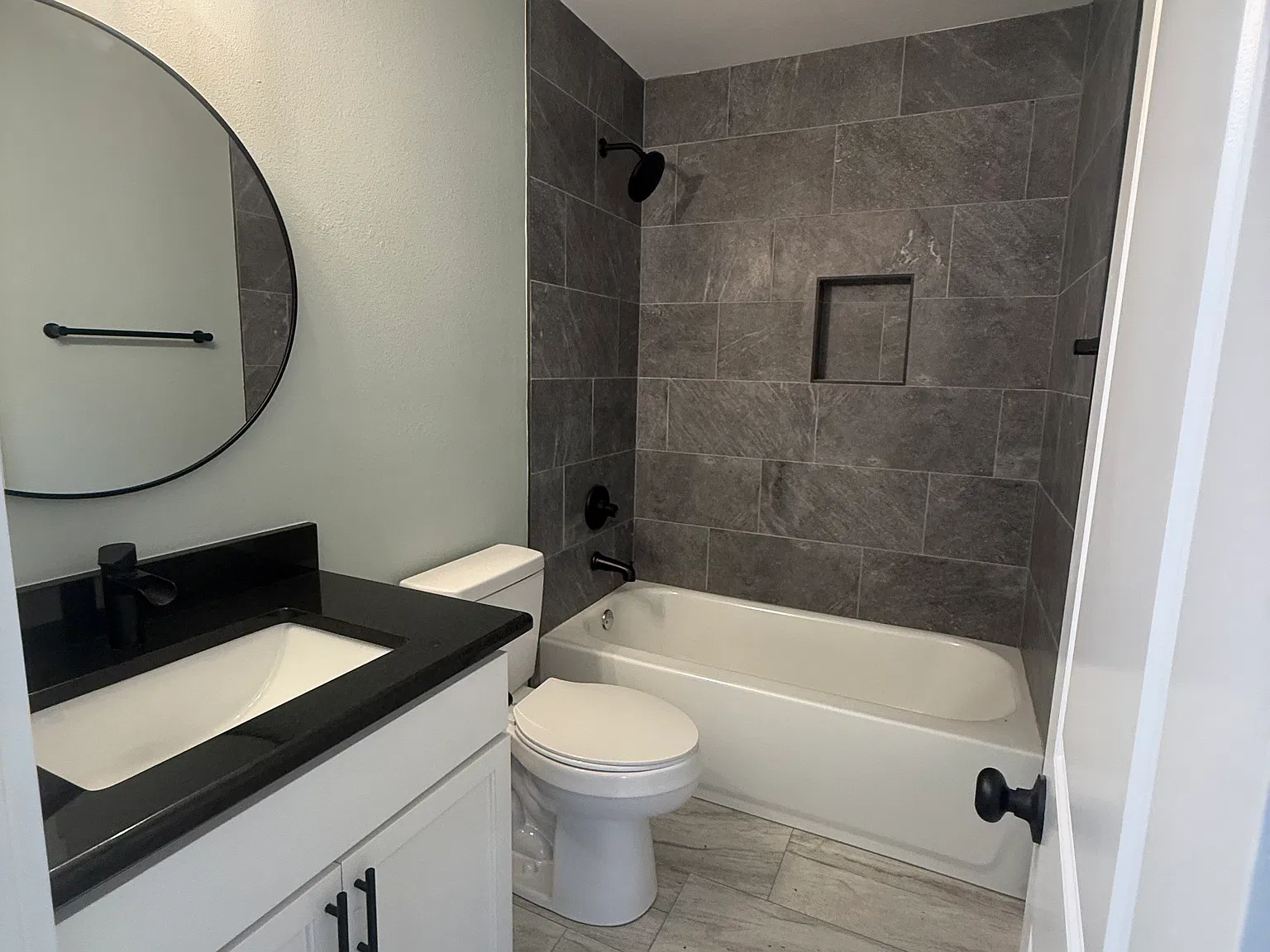 3 bed, $1,800 — Photo 3