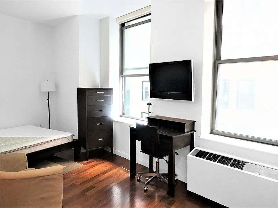 1 Wall Street Ct #606