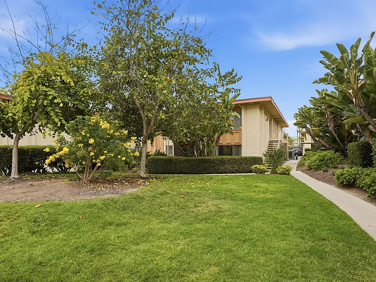 6864 Hyde Park Dr #C — Photo 22