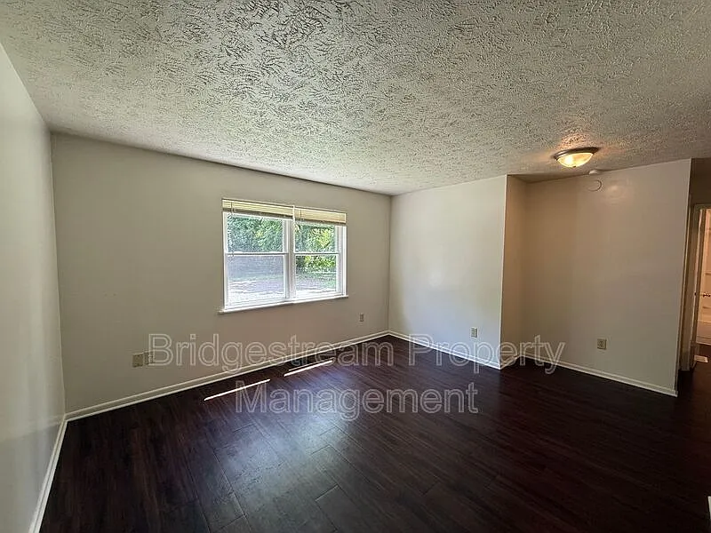 1 bed, 1.0 bath, 500 sqft, $595 — Photo 2