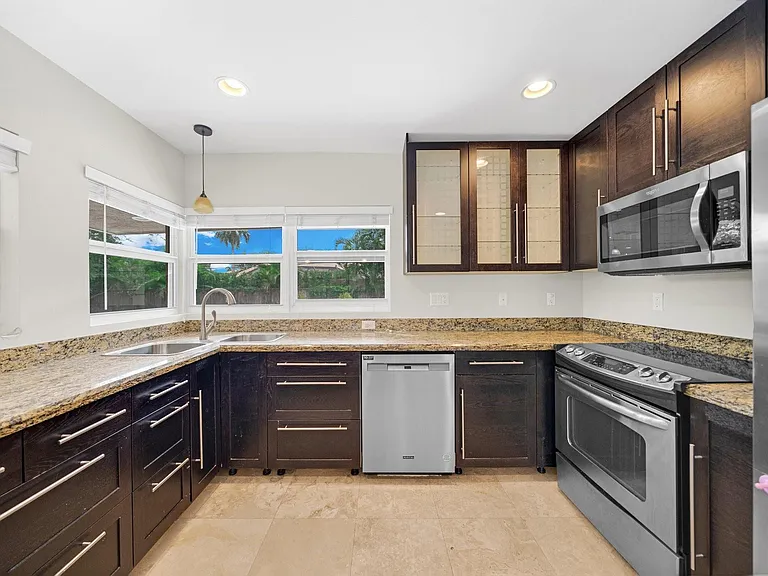 4021 Bayview Dr — Photo 20