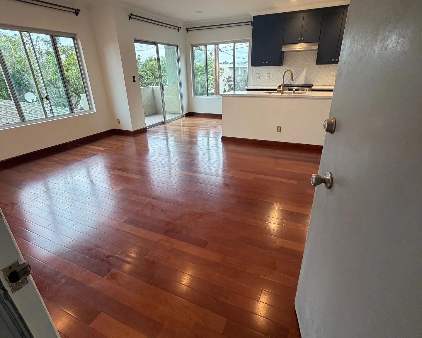 2 bed, 800 sqft, $4,450 — Photo 3