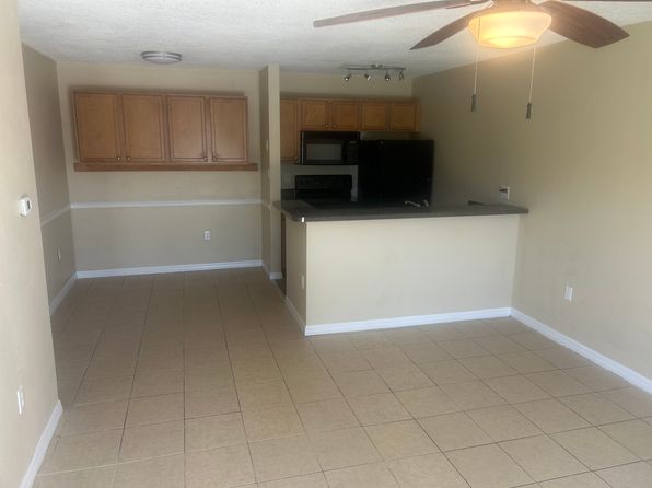 215 Lake Brook Cir Unit 105