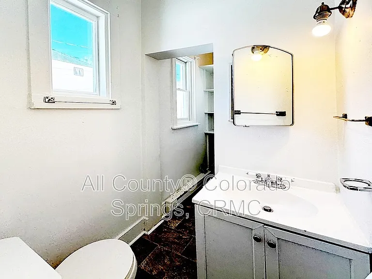 215 N 1st St — Photo 11