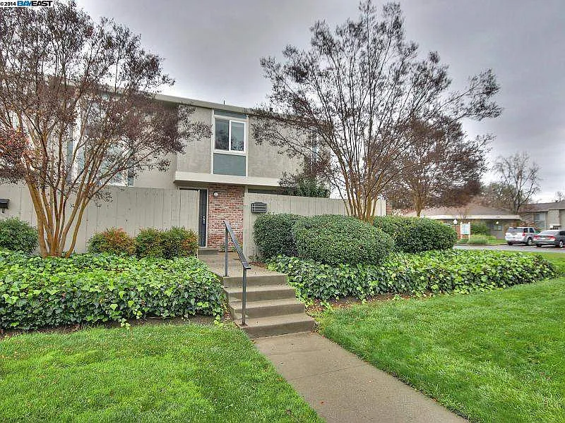 3 bed, 1.5 bath, 1240 sqft, $2,995 — Photo 1