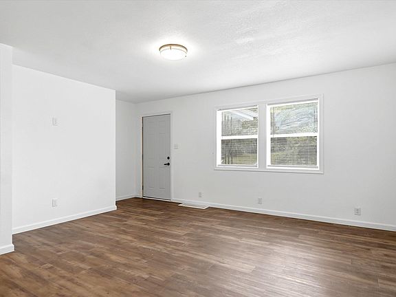 5th image of 2510 SE Wisconsin Ave