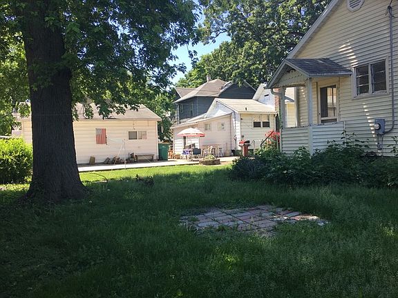 3rd image of 305 S Bloomington St