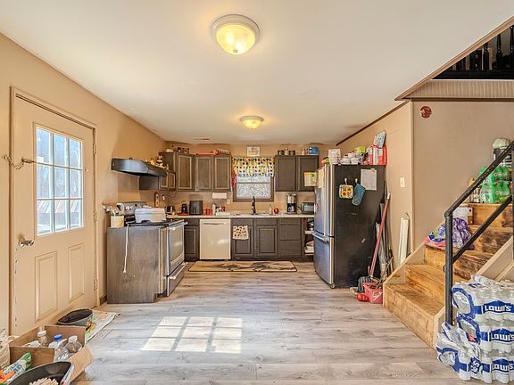 3rd image of 590 Burks Rd