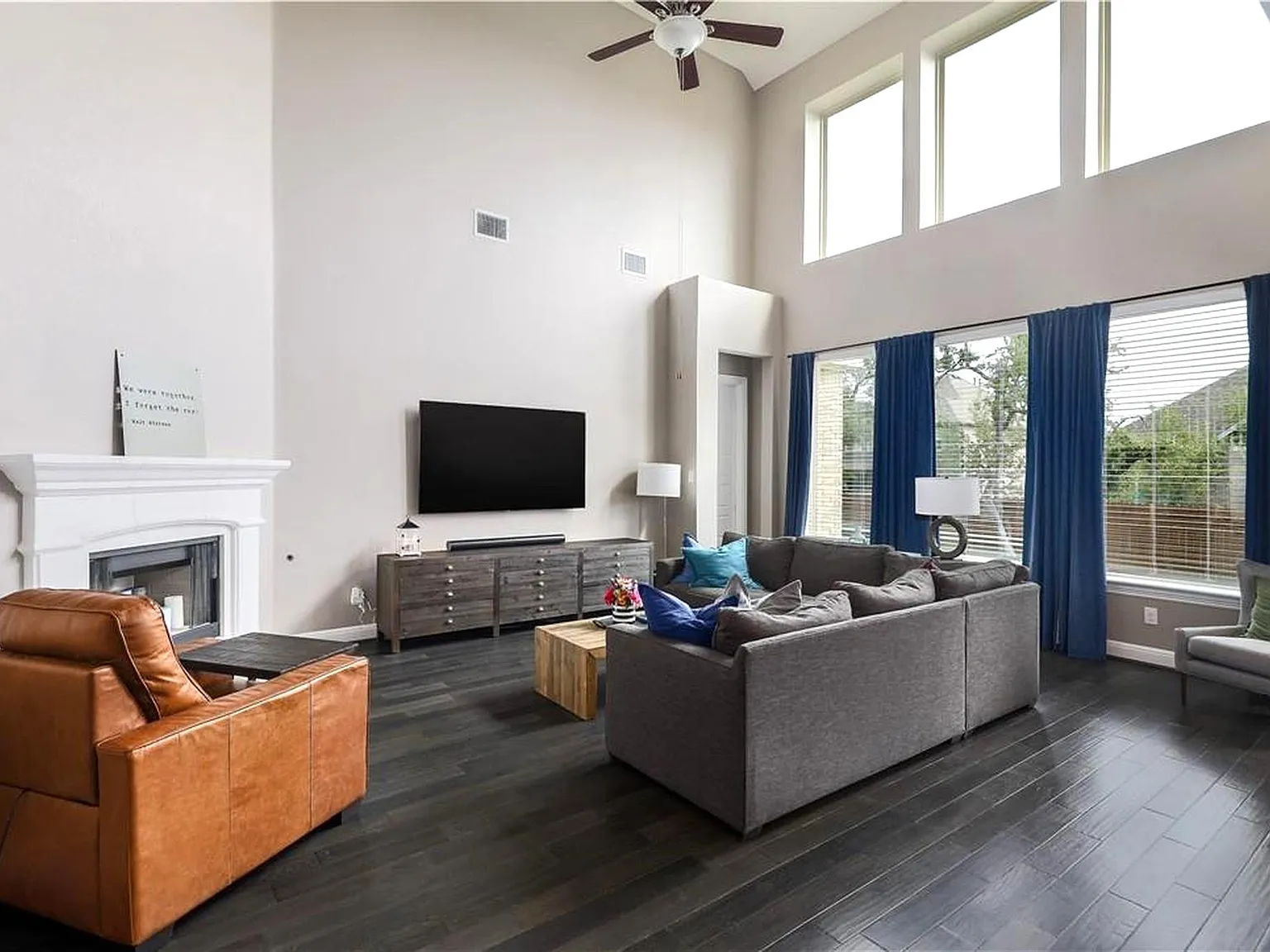 4 bed, 3.5 bath, 3878 sqft, $3,900 — Photo 3