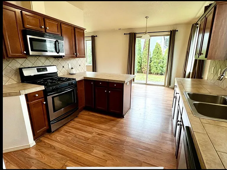 4303 NE 136th Ave — Photo 5