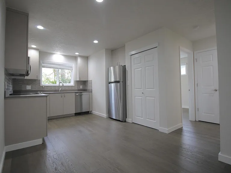 6515 SW Terri Ct — Photo 2