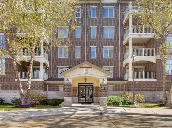 425 Village Grn Unit 213, Lincolnshire, IL 60069