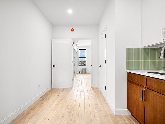 5th image of 466 Prospect Ave APT 4R