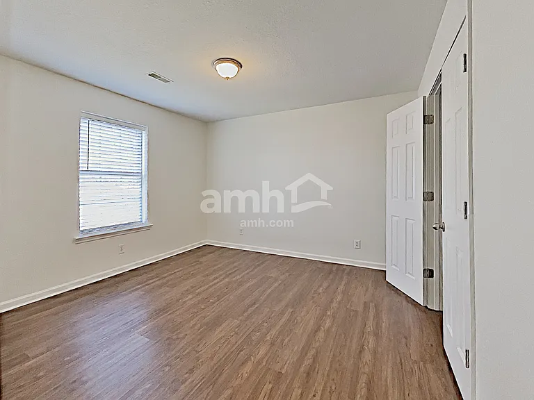 2148 Spring Hill Cir — Photo 17