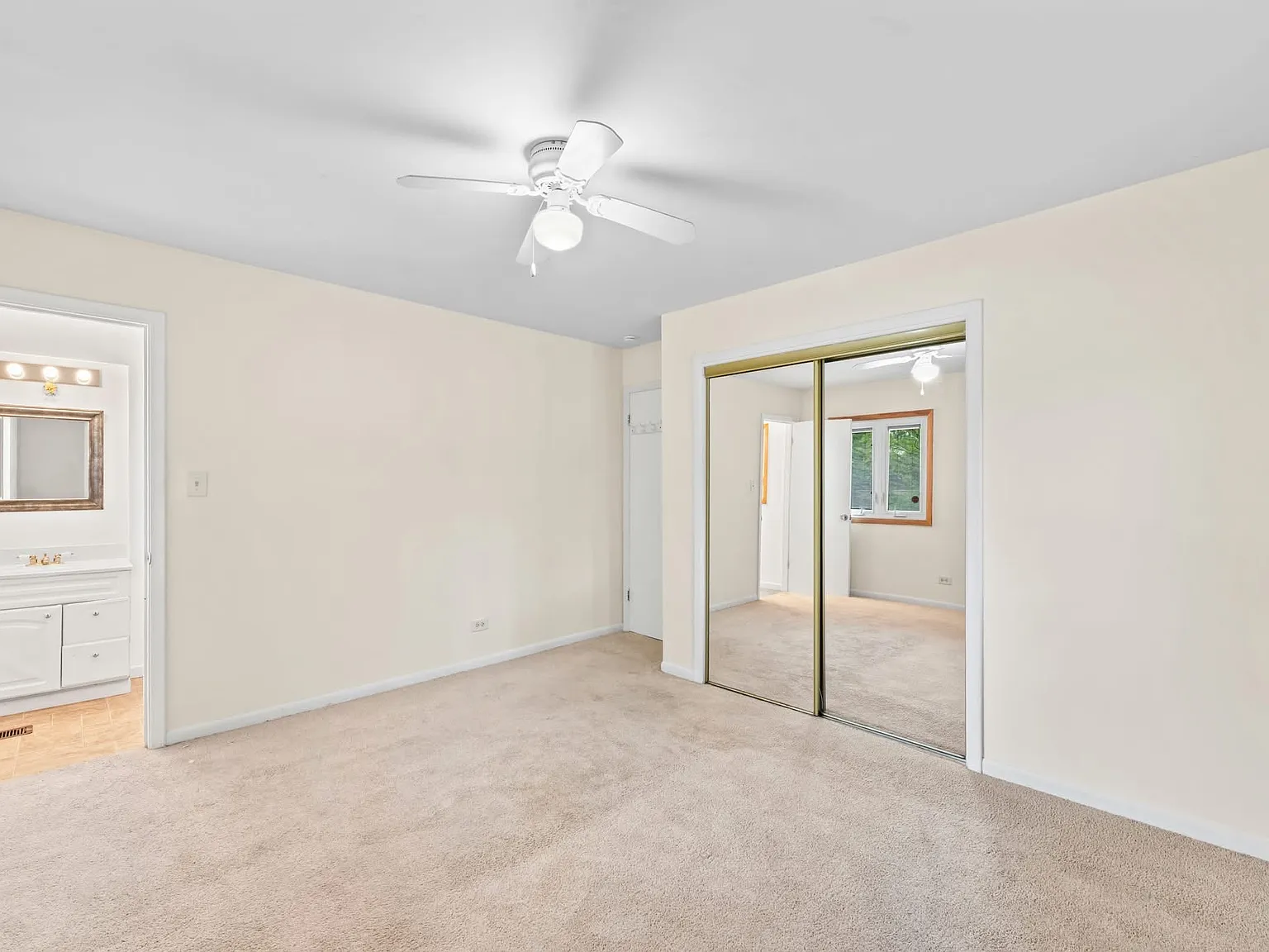 3 bed, 1310 sqft, $2,700 — Photo 4