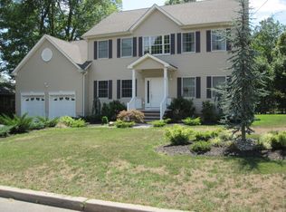 131 Warrenville Rd, Green Brook, NJ 08812