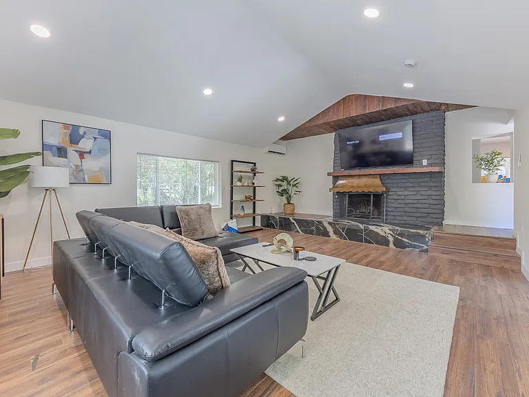 1650 La Loma Rd — Photo 7