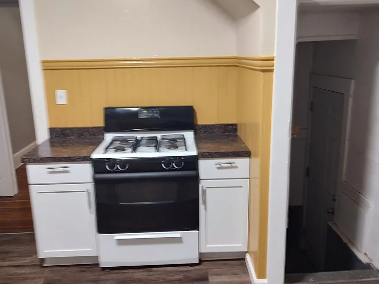 1073 Dewey Ave — Photo 11