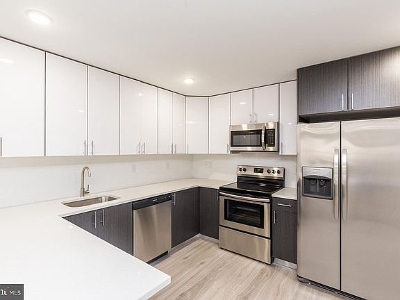 4th image of 1724 N Marshall St #B