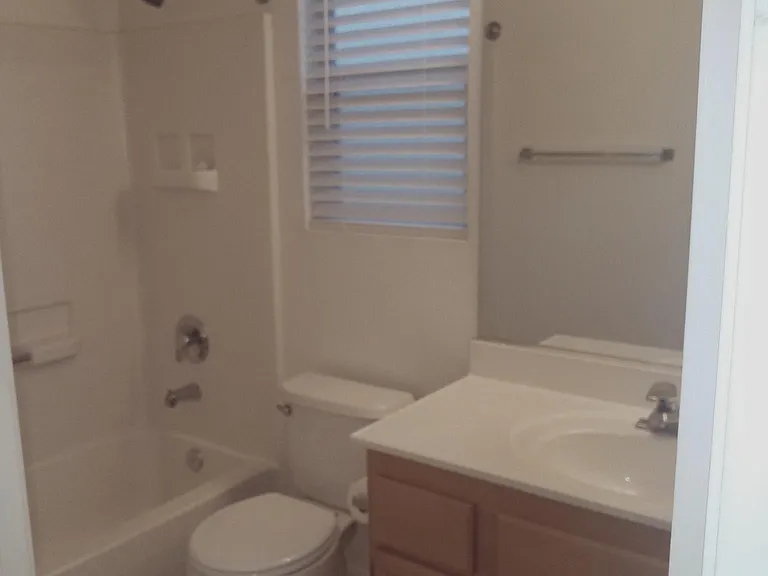 Upstairs second full bathroom