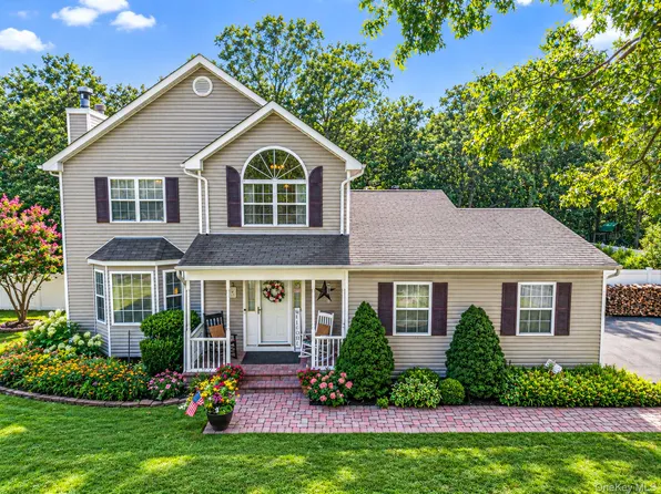 8 Sommerset Drive, Yaphank, NY 11980