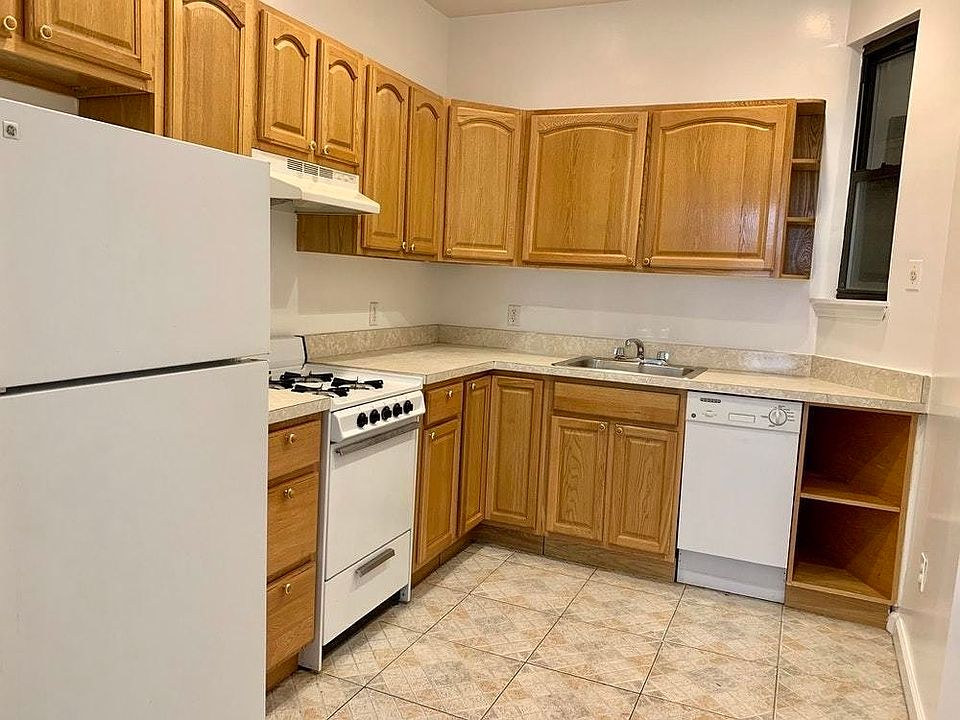 2nd image of 347 E 58th St APT 3F