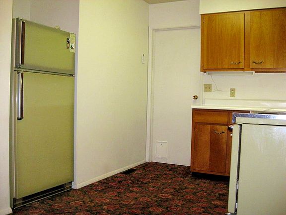 5th image of 7 Farhills Dr