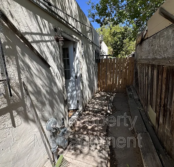 525 Cedar St SE #B — Photo 11