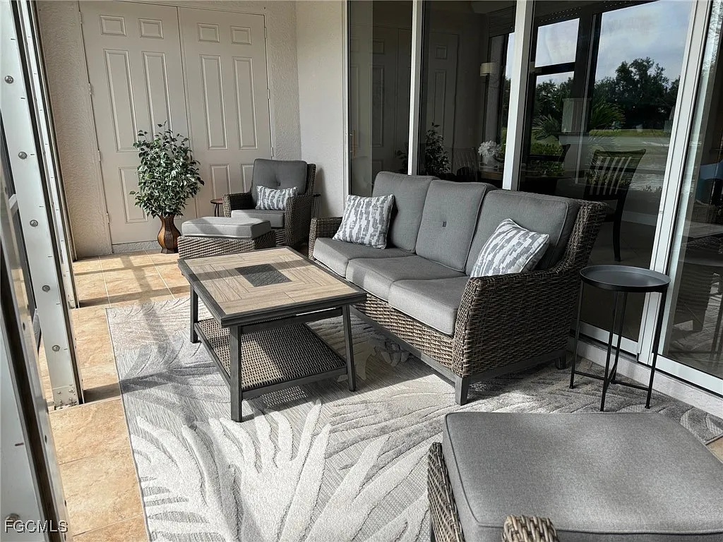 3 bed, 2.0 bath, 1826 sqft, $8,500 — Photo 3