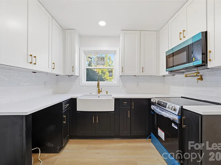 1320 Anderson St — Photo 7