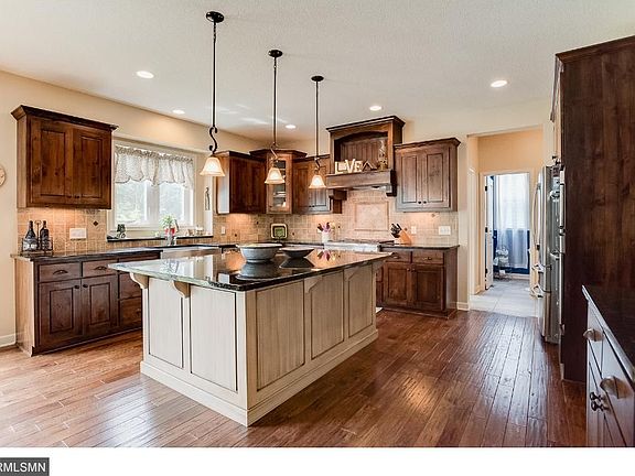 3rd image of 5133 Black Oaks Ct N