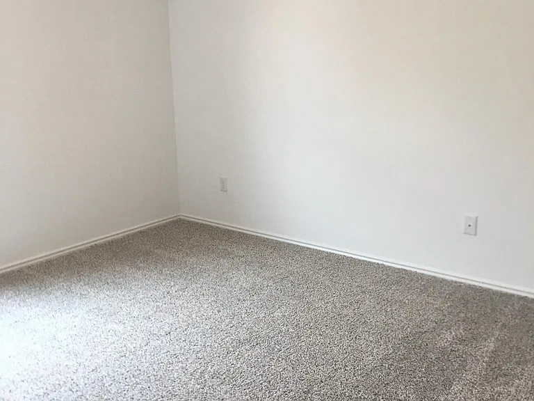 306 Montego St — Photo 5