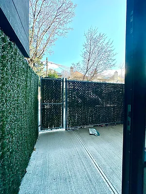 Rented by Artur Gutman, LREB | media 6