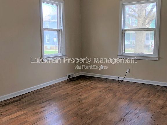 4th image of 1410 Oak St #1