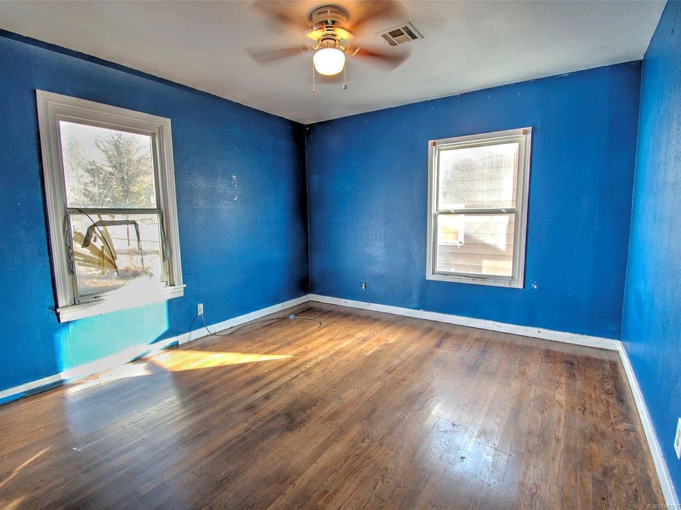 2nd image of 802 Creek St