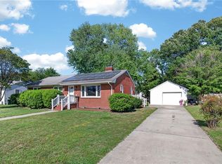 20 Briar Dr, Hampton, VA 23661
