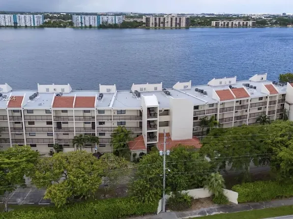 115 Lake Emerald Drive #304, Oakland Park, FL 33309