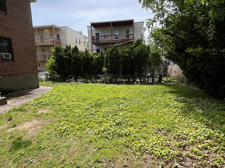 6 Beechcroft St #4 — Photo 10