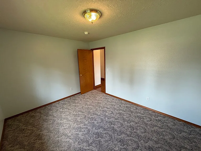 460 SE Conifer Pl — Photo 22