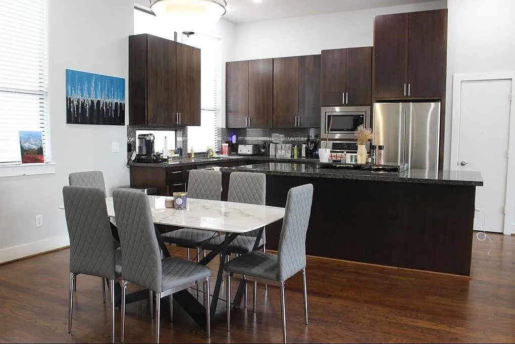3 bed, 3.5 bath, 2669 sqft, $3,995 — Photo 4