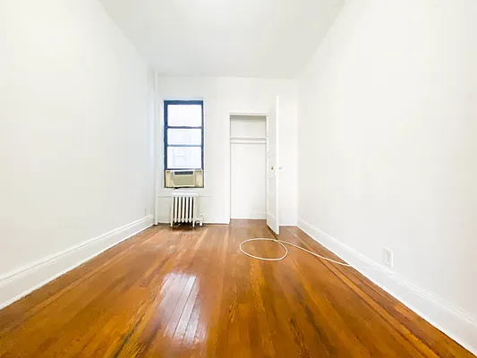 Rented by RealTegrity NY LLC | media 6