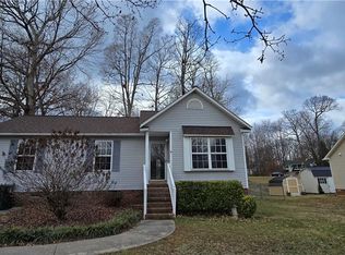 9 Terry Dr, Thomasville, NC 27360