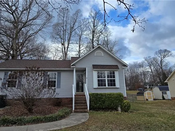 9 Terry Dr, Thomasville, NC 27360
