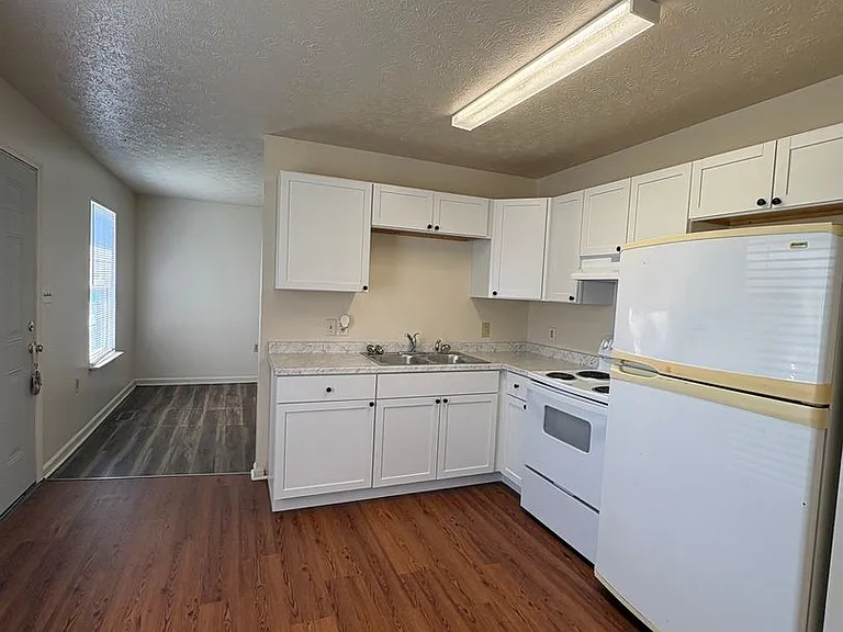 107 Madison Spgs — Photo 1
